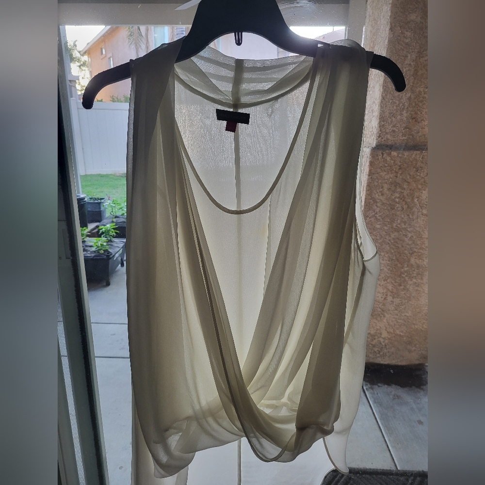 VINCE CAMUTO Sheer Blouse Scoop Neck Underlay Sheer